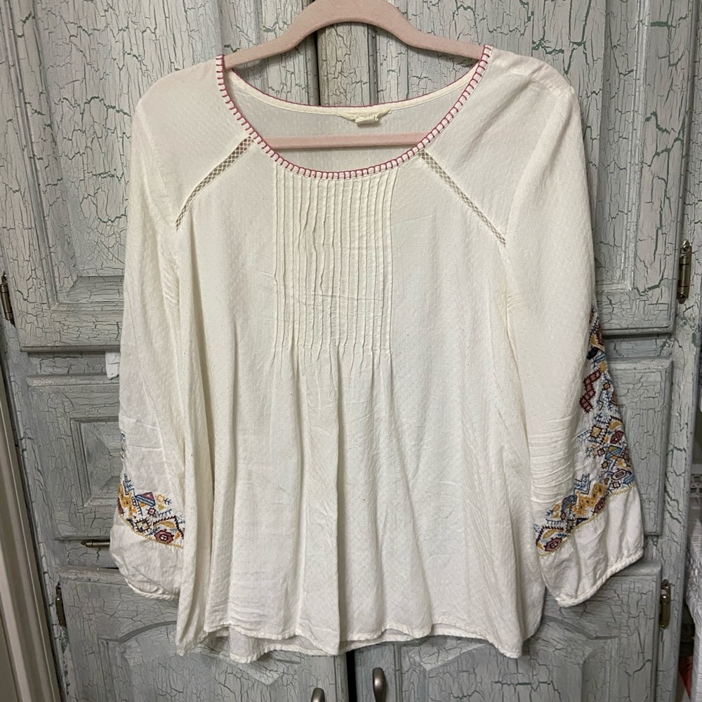 Beautiful, flowy blouse. Really cute and comfy.